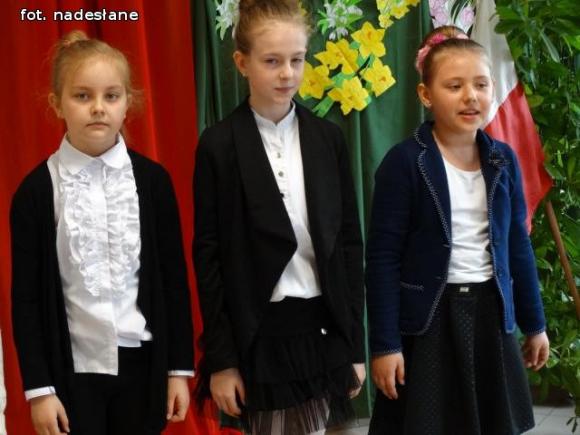 Szkoła Podstawowa w Strzegocinie: Strofy o Ojczyźnie na majowe święta