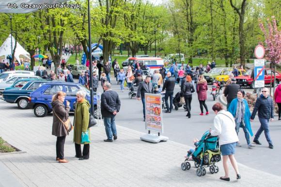 45 lat Kutnowskiego Domu Kultury: zasłużeni, wystawy i folklor kutnowski