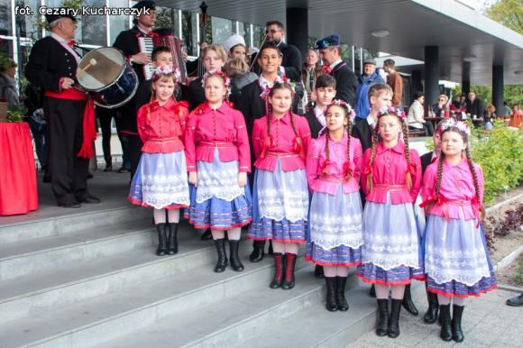 45 lat Kutnowskiego Domu Kultury: zasłużeni, wystawy i folklor kutnowski