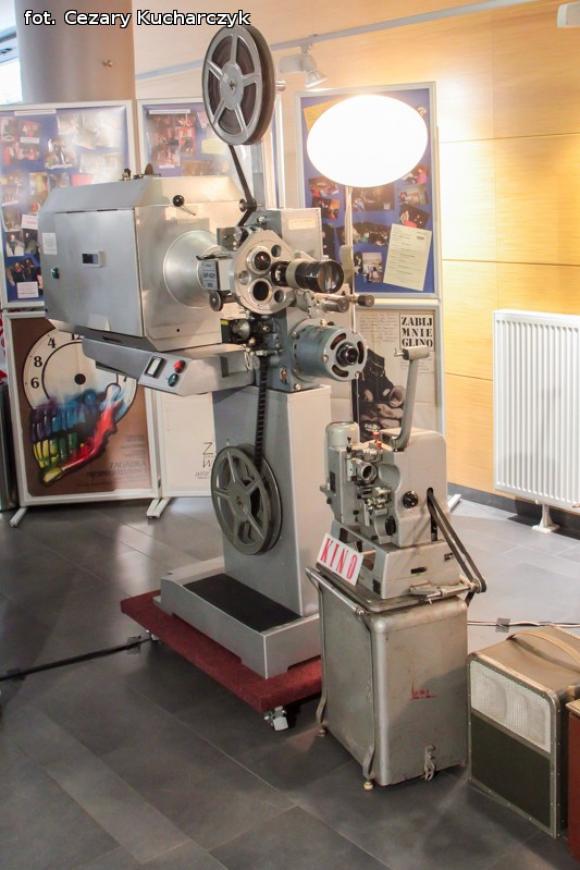 45 lat Kutnowskiego Domu Kultury: zasłużeni, wystawy i folklor kutnowski