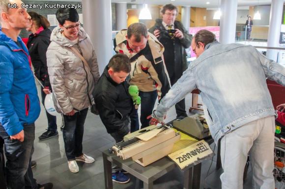 45 lat Kutnowskiego Domu Kultury: zasłużeni, wystawy i folklor kutnowski