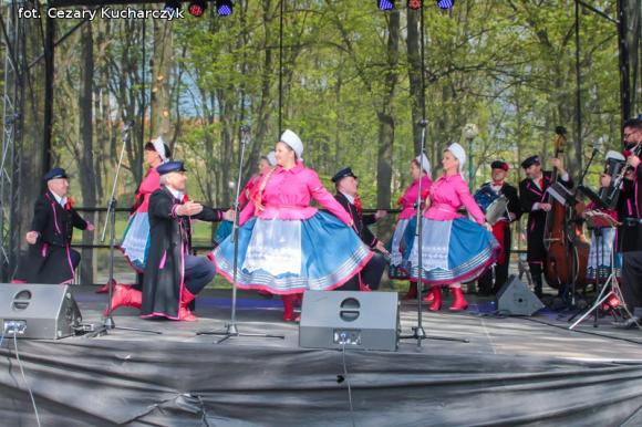 45 lat Kutnowskiego Domu Kultury: zasłużeni, wystawy i folklor kutnowski