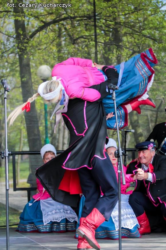 45 lat Kutnowskiego Domu Kultury: zasłużeni, wystawy i folklor kutnowski
