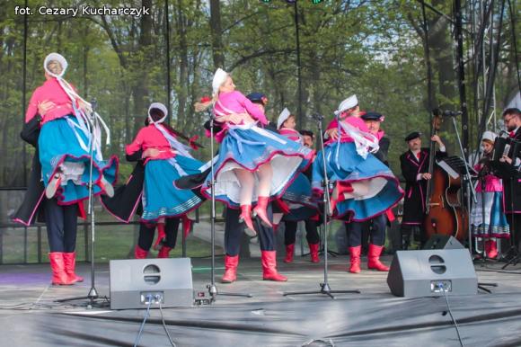 45 lat Kutnowskiego Domu Kultury: zasłużeni, wystawy i folklor kutnowski