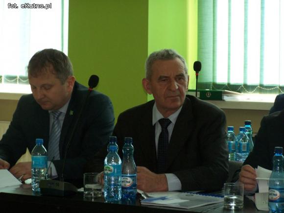 Przebudowa dróg w powiecie A i B oraz kasa za zniszczone drogi pod budowę autostrady