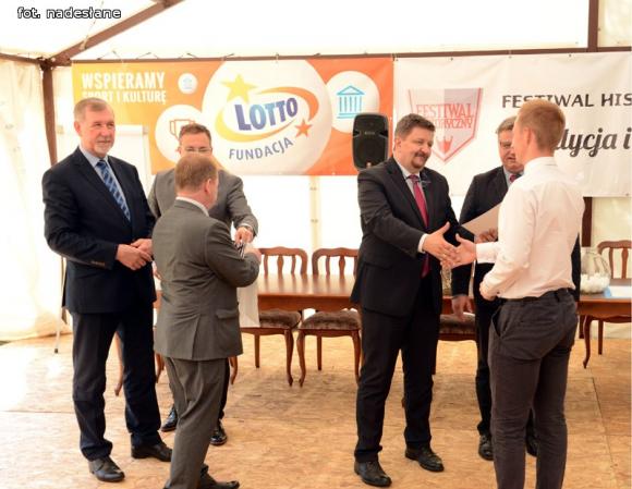 Uczniowie z powiatu kutnowskiego w finale konkursu o wycieczkę do Francji