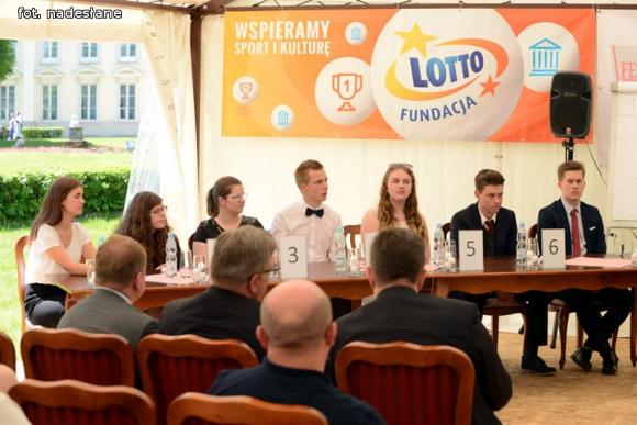 Uczniowie z powiatu kutnowskiego w finale konkursu o wycieczkę do Francji