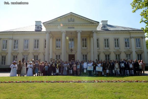 Uczniowie z powiatu kutnowskiego w finale konkursu o wycieczkę do Francji