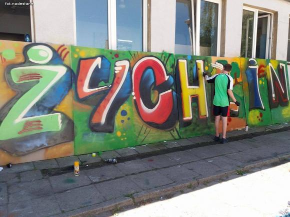Młodzież z DoMOStwa i Fundacja Urban Forms wykonają mural w Żychlinie