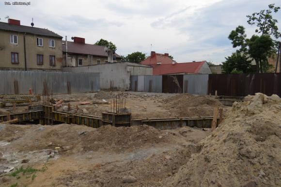 Miejskie obrazki. W Krośniewicach Dino skończone, Pepco w budowie