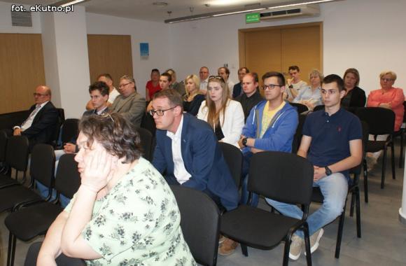 Posłowie Platformy Obywatelskiej przyjechali obudzić Kutno