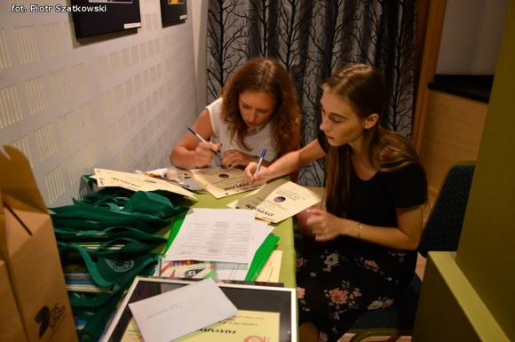 Uczennice z Kasprowicza wygrały konkurs o patronie I LO. Polecą szybowcem!