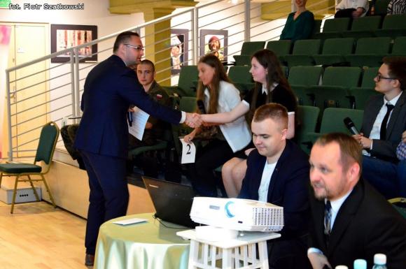 Uczennice z Kasprowicza wygrały konkurs o patronie I LO. Polecą szybowcem!