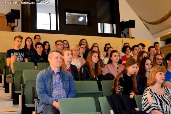 Uczennice z Kasprowicza wygrały konkurs o patronie I LO. Polecą szybowcem!
