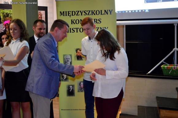 Uczennice z Kasprowicza wygrały konkurs o patronie I LO. Polecą szybowcem!