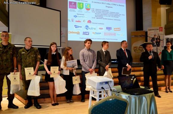 Uczennice z Kasprowicza wygrały konkurs o patronie I LO. Polecą szybowcem!