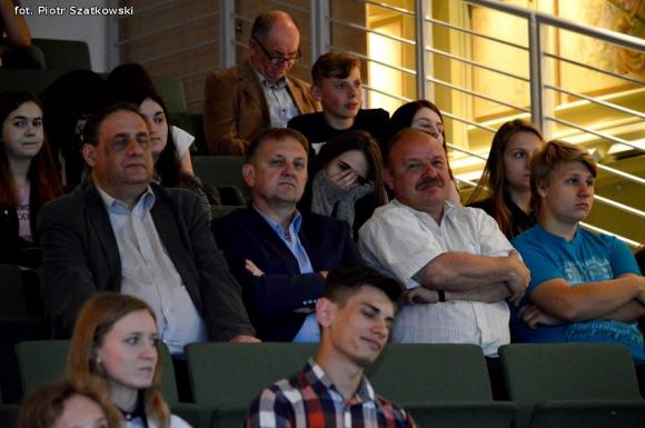Uczennice z Kasprowicza wygrały konkurs o patronie I LO. Polecą szybowcem!