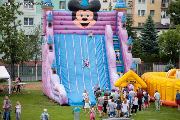 Taniec i zabawa na Dniu Dziecka w Kutnie