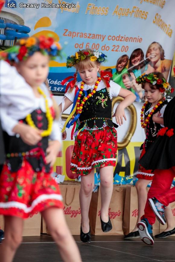 Taniec i zabawa na Dniu Dziecka w Kutnie