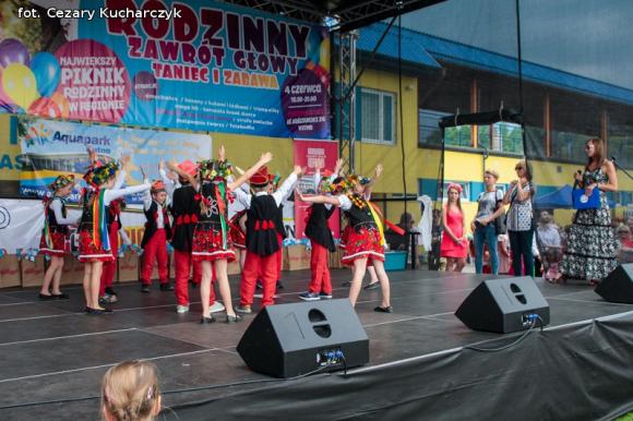 Taniec i zabawa na Dniu Dziecka w Kutnie