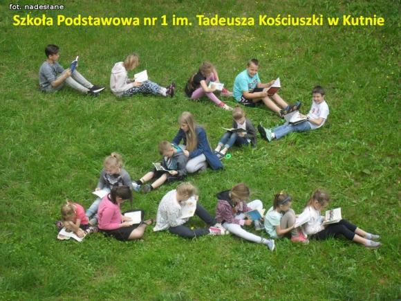 Nowy rekord w masowym czytaniu w jednym momencie, czyli o książkach, które zbliżyły uczniów