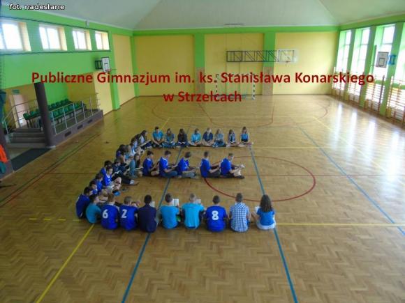 Nowy rekord w masowym czytaniu w jednym momencie, czyli o książkach, które zbliżyły uczniów