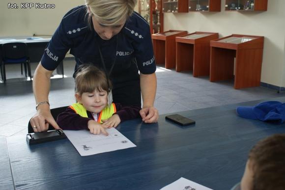 Przedszkolaki z Niezapominajki u policjantów