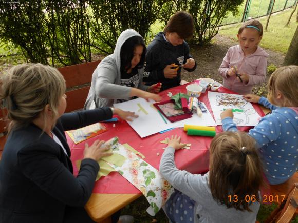 Pora na Seniora II. Stowarzyszenie Pomocy Laris zorganizowało warsztaty plastyczne