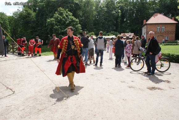 Zabawy na Zamku w Oporowie