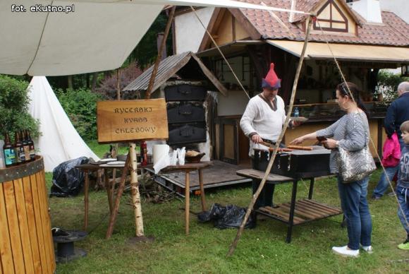 Zabawy na Zamku w Oporowie