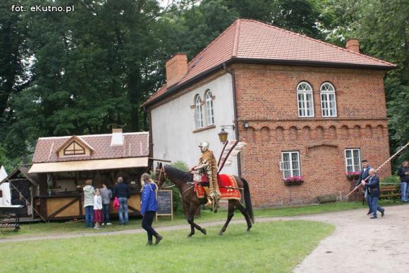 Zabawy na Zamku w Oporowie