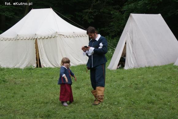Zabawy na Zamku w Oporowie