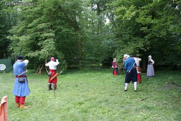 Zabawy na Zamku w Oporowie