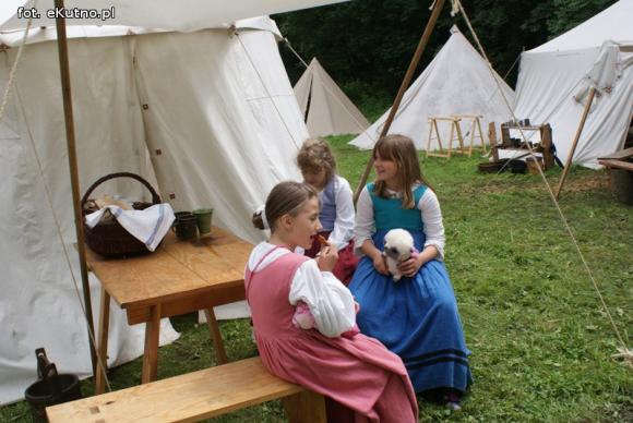 Zabawy na Zamku w Oporowie