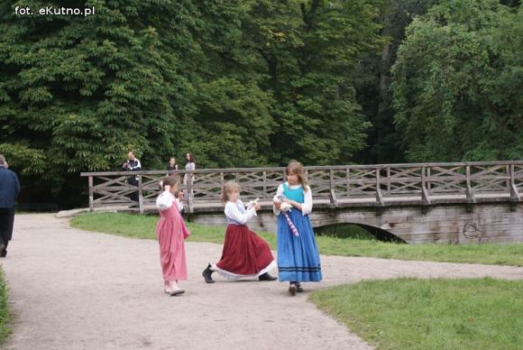 Zabawy na Zamku w Oporowie