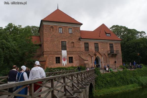 Zabawy na Zamku w Oporowie