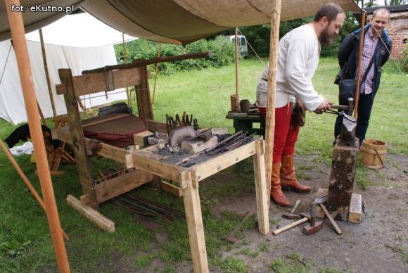 Zabawy na Zamku w Oporowie