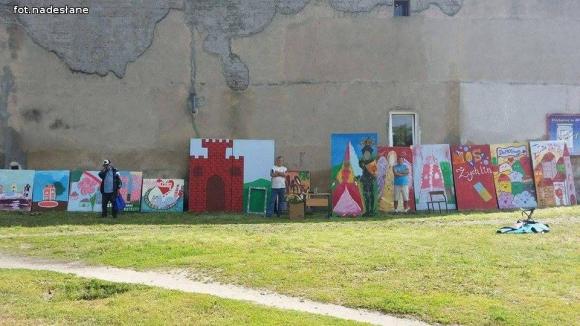 Super mural w Żychlinie. Piknik DoMOStwa