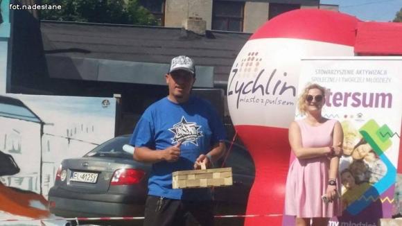 Super mural w Żychlinie. Piknik DoMOStwa