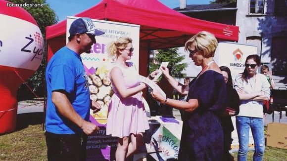 Super mural w Żychlinie. Piknik DoMOStwa