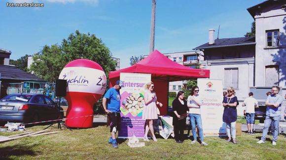 Super mural w Żychlinie. Piknik DoMOStwa