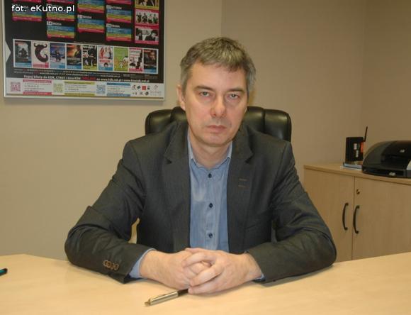 Który dyrektor placówki miejskiej najlepiej zarabia?