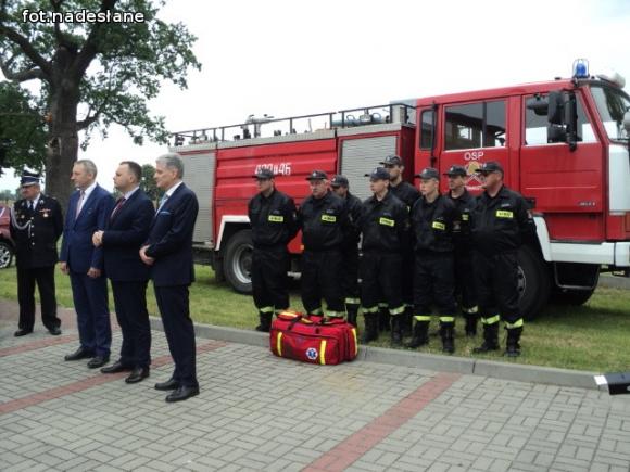 Kasa Rolniczego Ubezpieczenia Społecznego ufundowała torbę ratownictwa przedlekarskiego OSP w Komadzynie