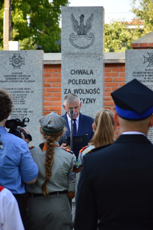 Cześć i chwała bohaterom Powstania Warszawskiego