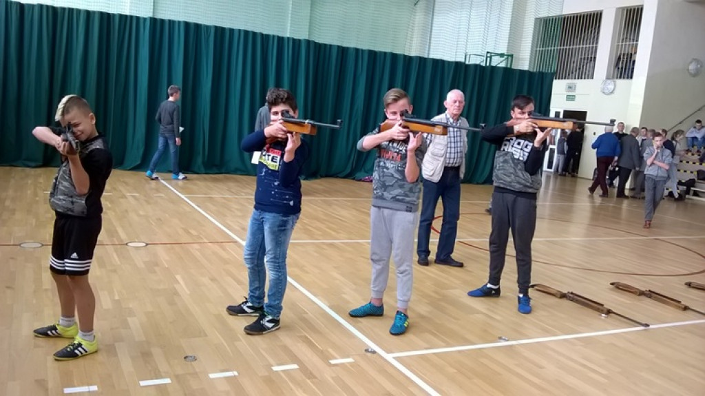  Uczniowie Czwórki strzelają najlepiej