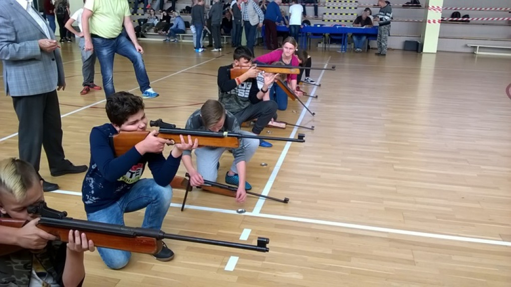  Uczniowie Czwórki strzelają najlepiej