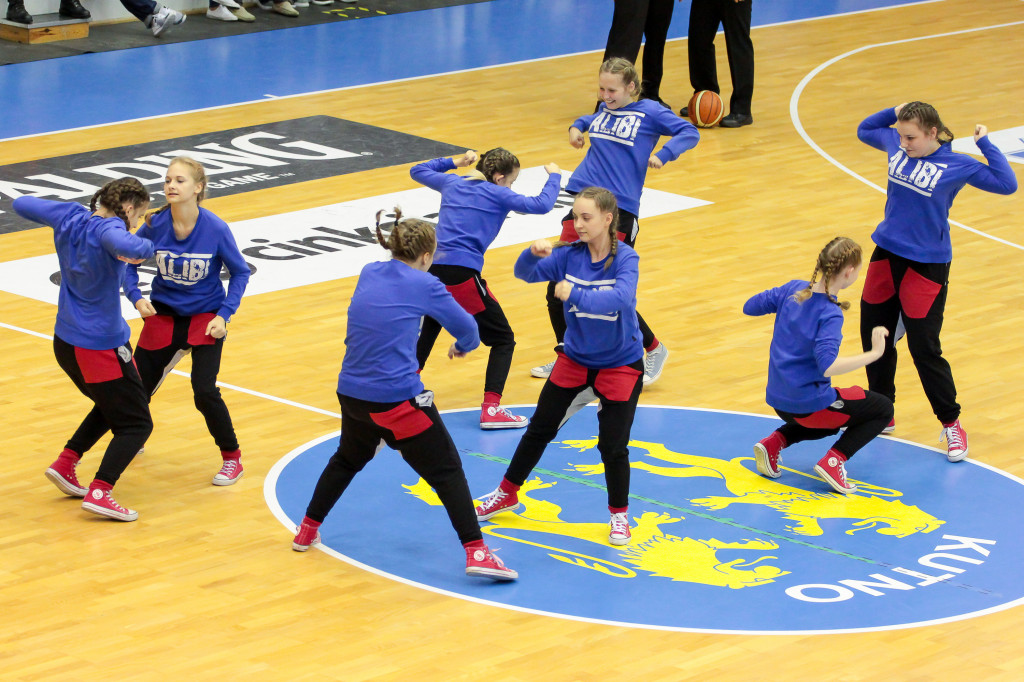 Cztery punkty przewagi gości