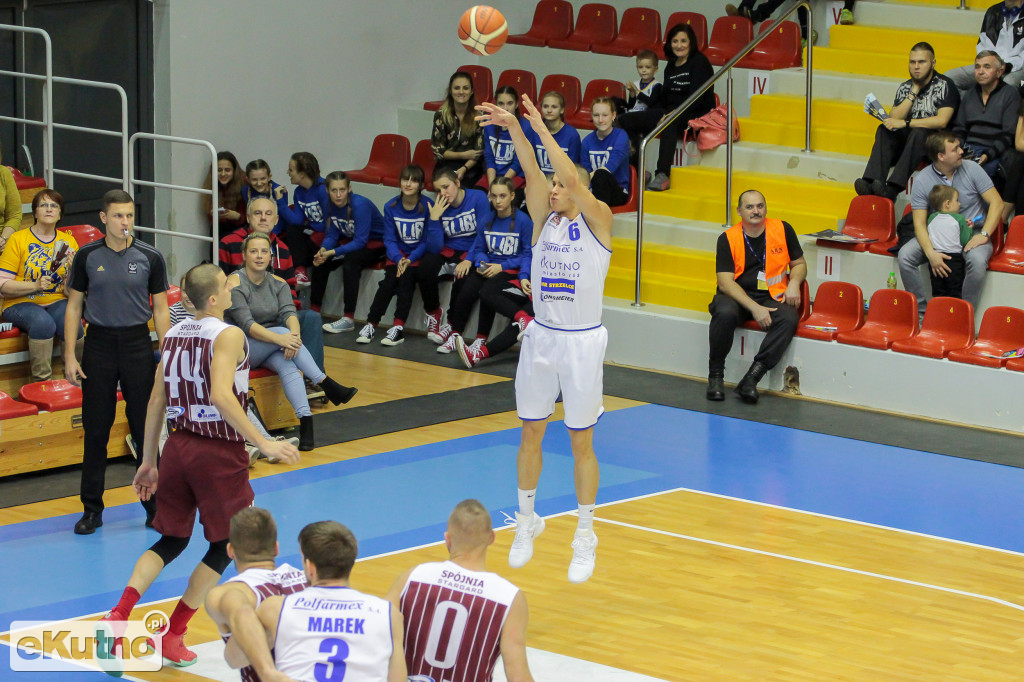 Cztery punkty przewagi gości