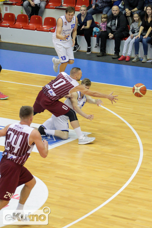 Cztery punkty przewagi gości