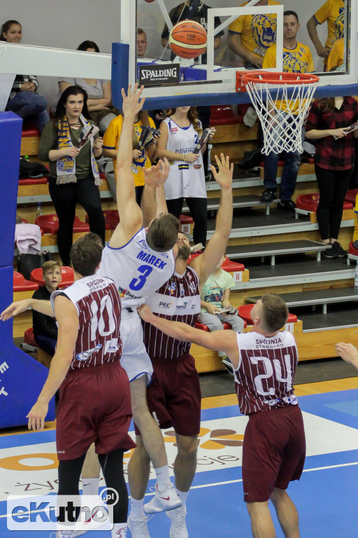 Cztery punkty przewagi gości